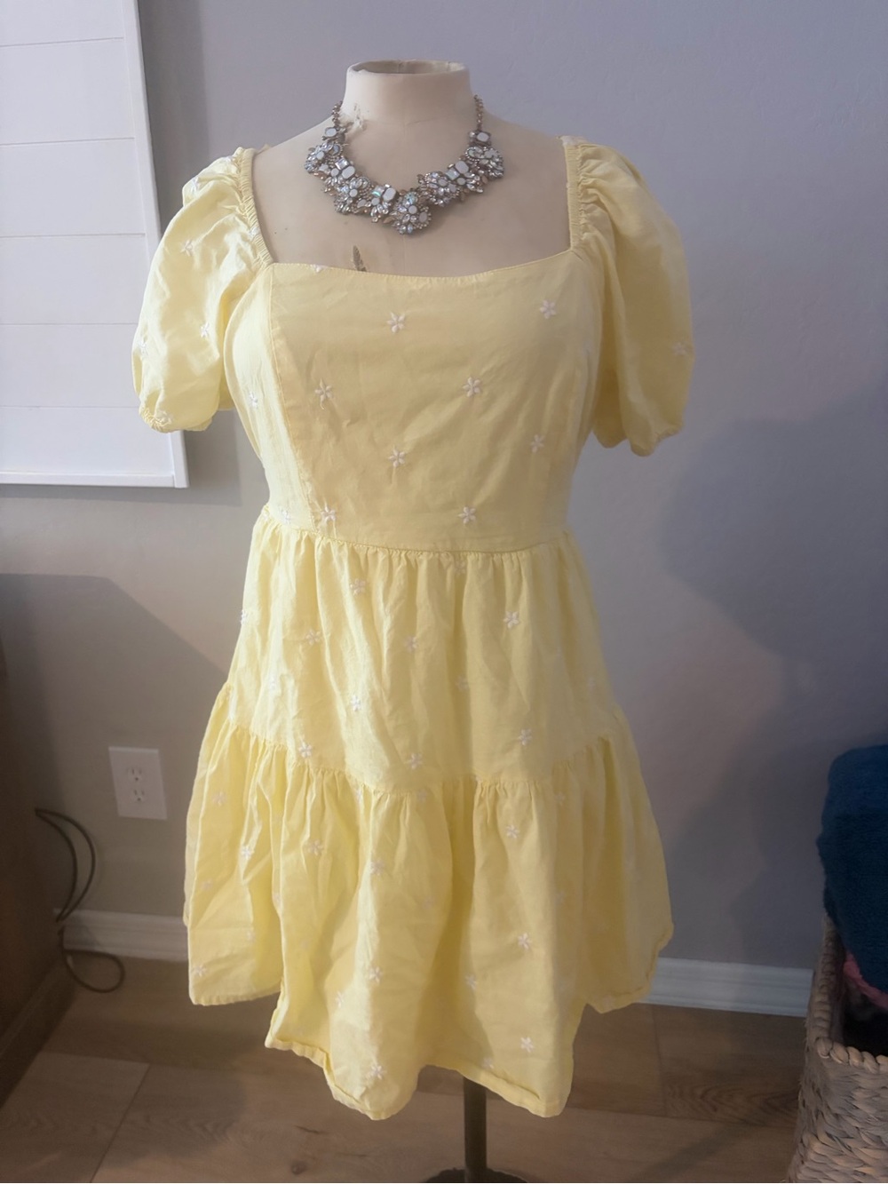 Jessica Simpson Sunlight Yellow Backless Puff-Sleeve Tiered Dress